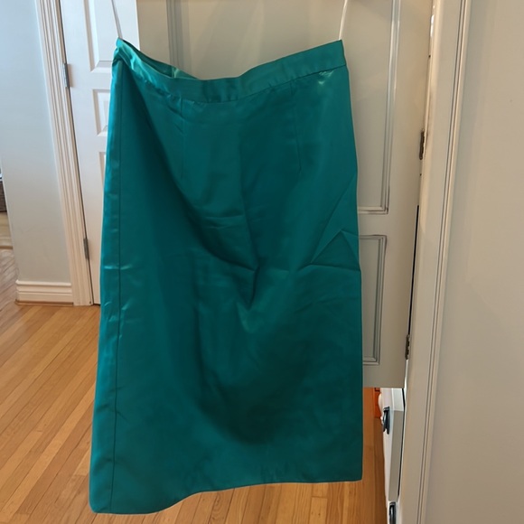 Women’s Matching Top & Skirt Set & Hat - Picture 7 of 14